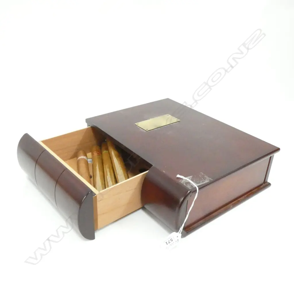 BOOK FORM PORTABLE CIGAR HUMIDOR + 5 CIGARS Image 1++