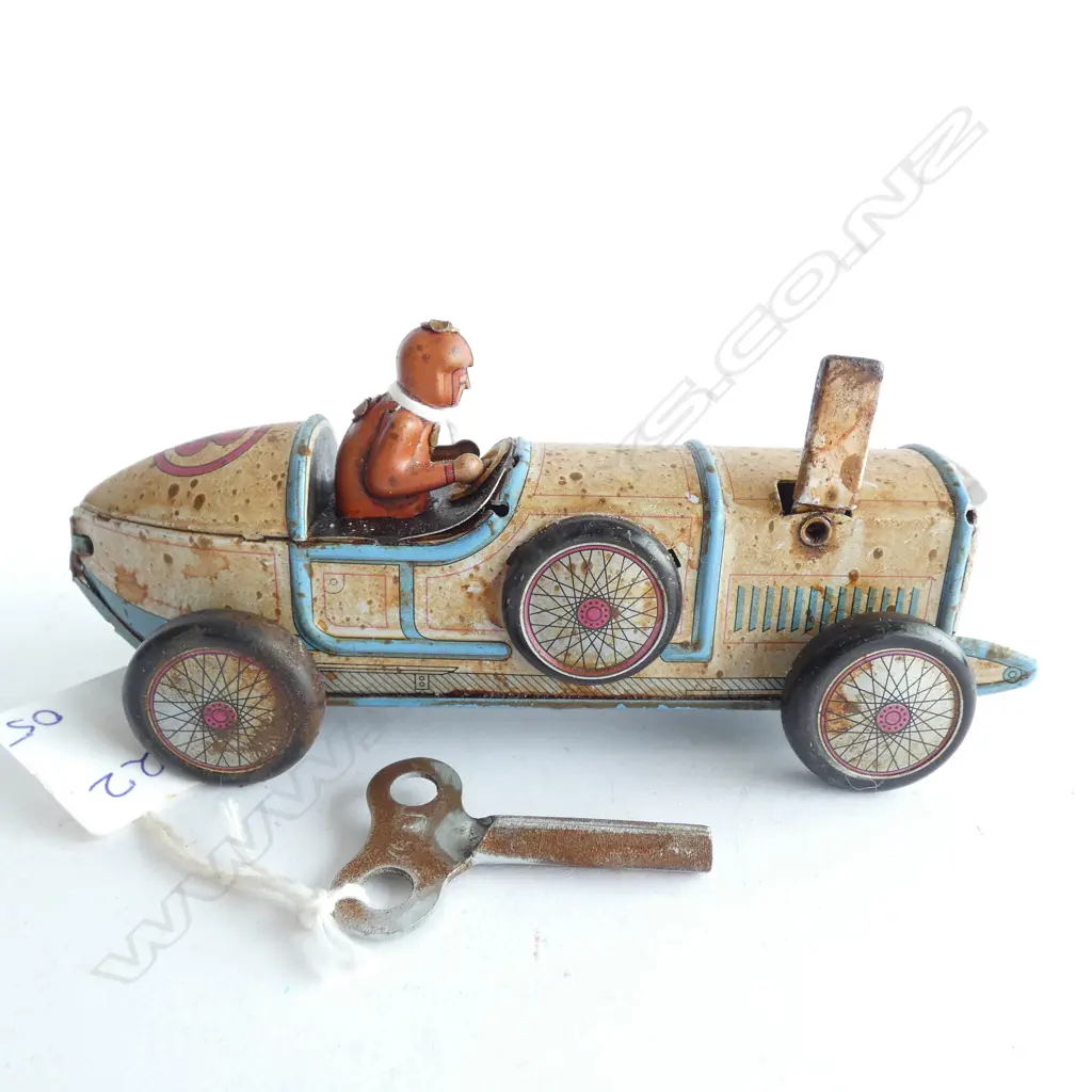 TIN WIND UP CAR L. 135mm Image 1++