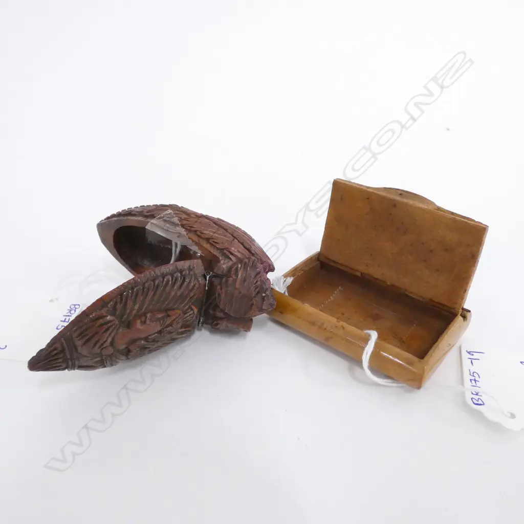 CARVED COQUILLE NUT SHOE HINGED SNUFF BOX & MAPPLED HINGED SNUFF BOX Image 1++