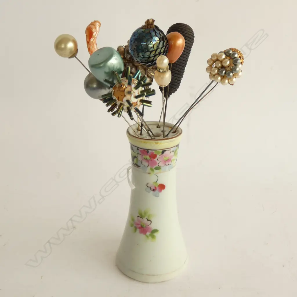 11 VINTAGE HATPINS IN STAND H.120mm Image 1++