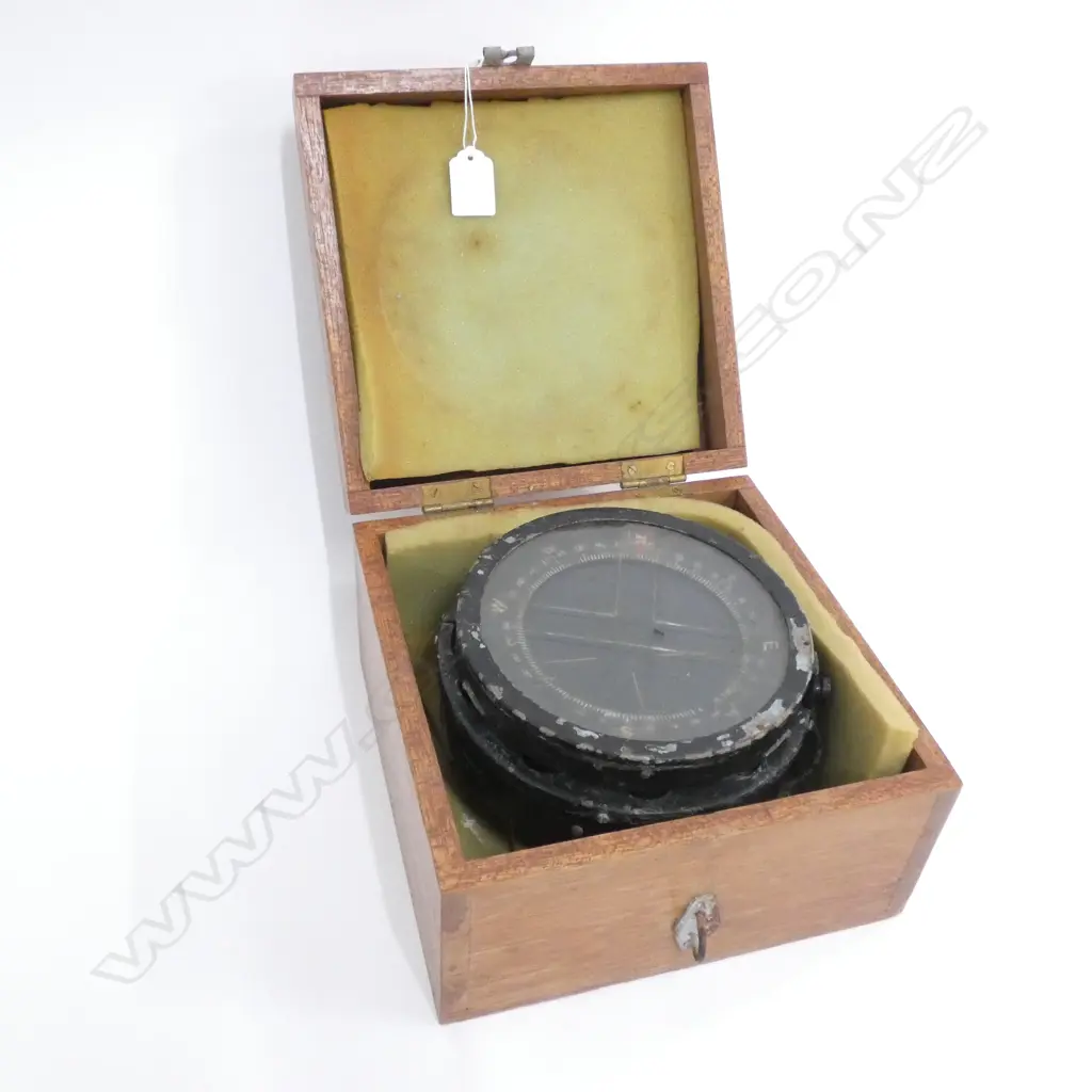 OLD WOODEN BOXED SHIPS COMPASS Image 1++