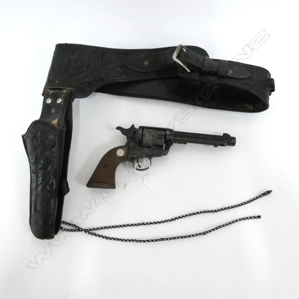 PROP PISTOL IN LEATHER BELT HOLSTER Image 1++