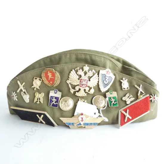 RUSSIAN CAP WITH BADGES L. 280mm.