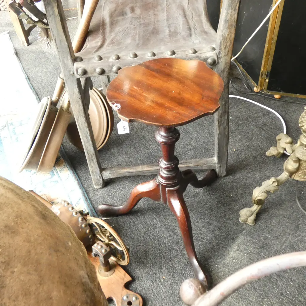 TRIPOD BASE WINE STAND Image 1++