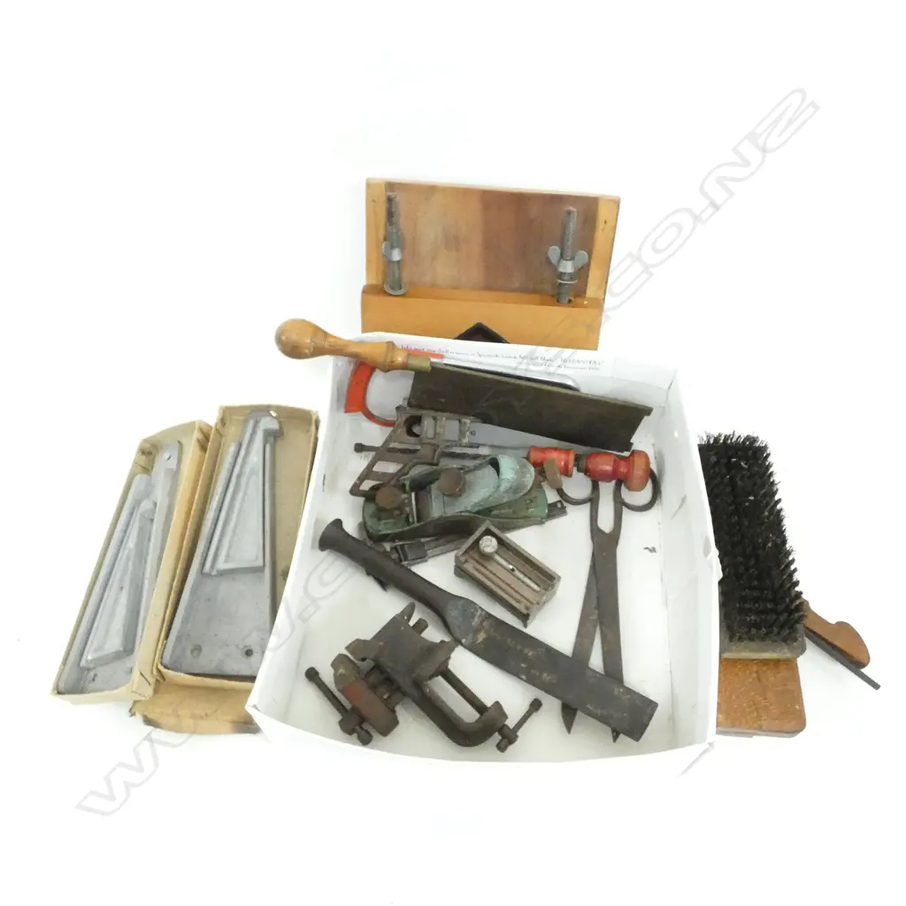 ASSORTED HANDTOOLS INCL. SAWS/VICE/PLANE/BENCH STOP ETC Image 1++