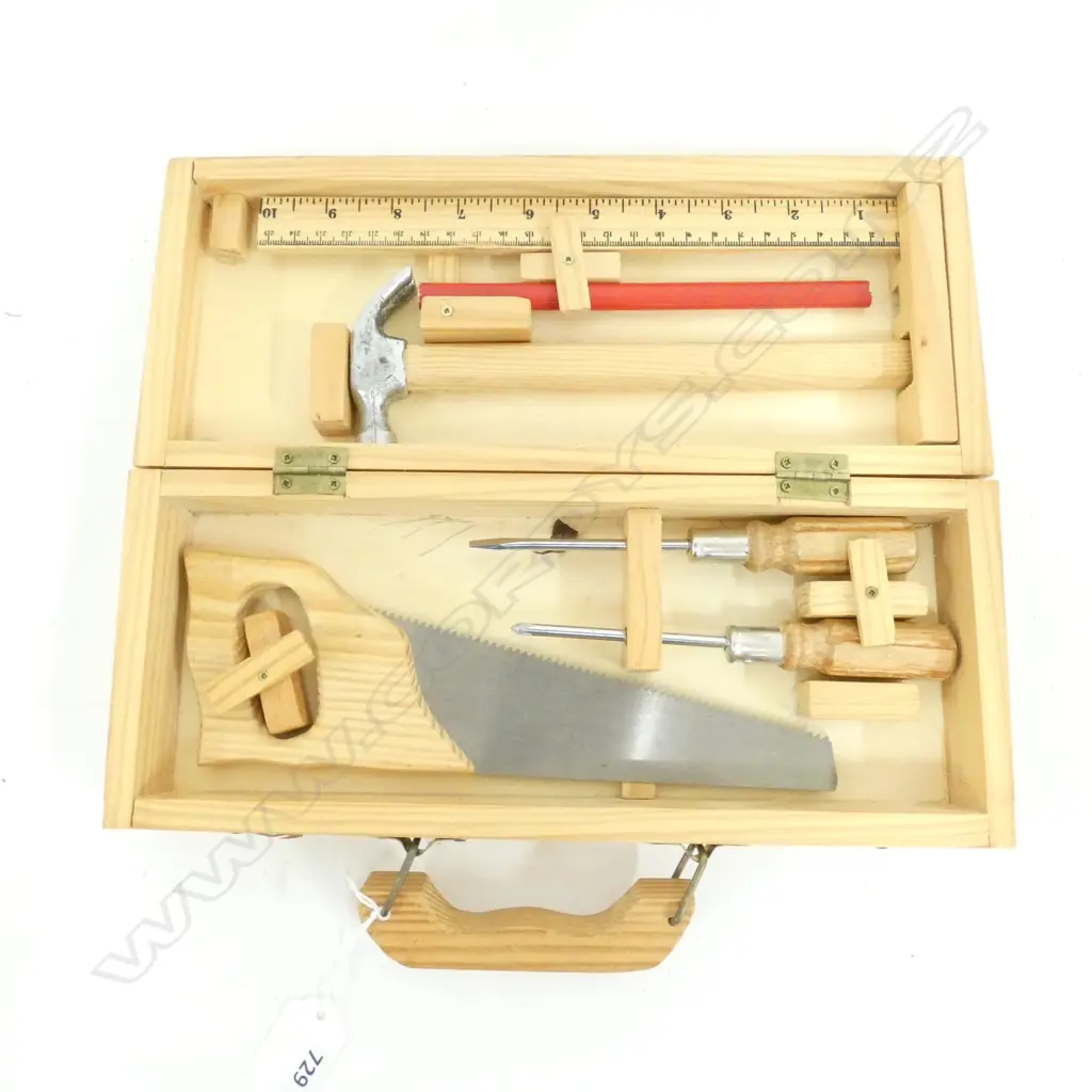 CHILD'S WOODWORKING KIT Image 1++