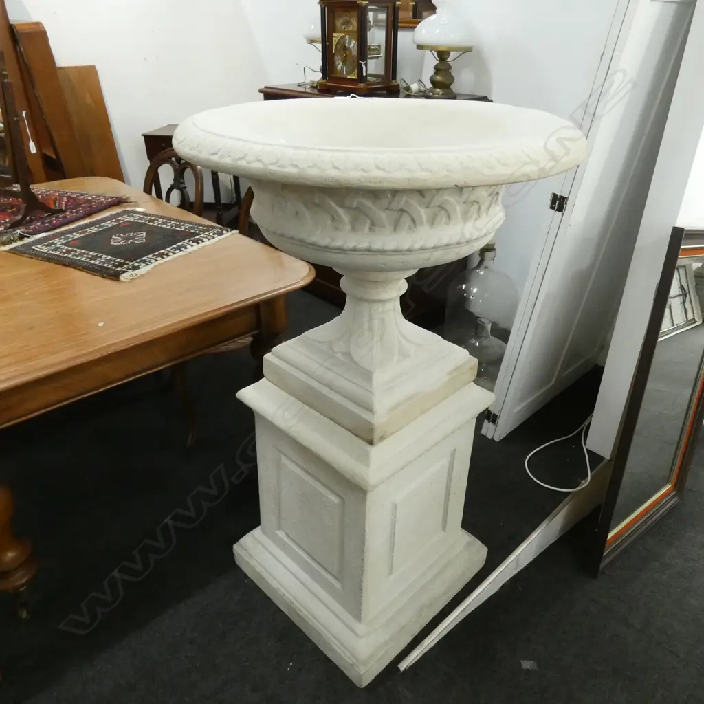 LARGE URN ON PLINTH... Image 1++