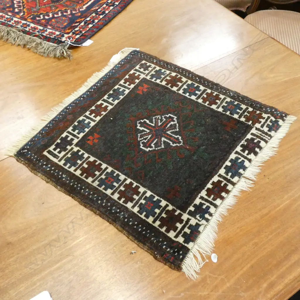 FINELY HAND KNOTTED MAT RUG 500mm sq Image 1++