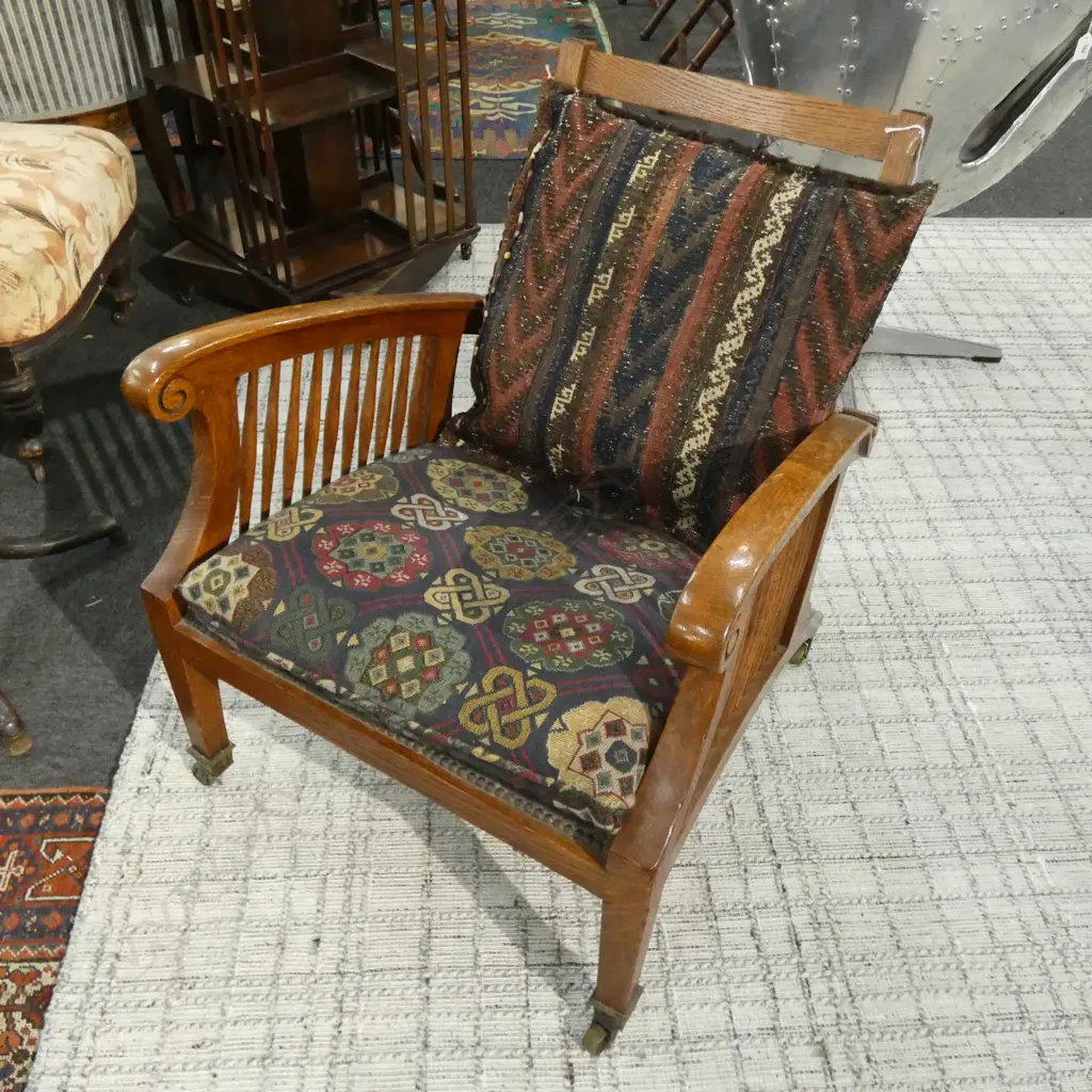 1900 OAK MORRIS STYLE CHAIR ON CASTORS + KELIM CUSHION Image 1++