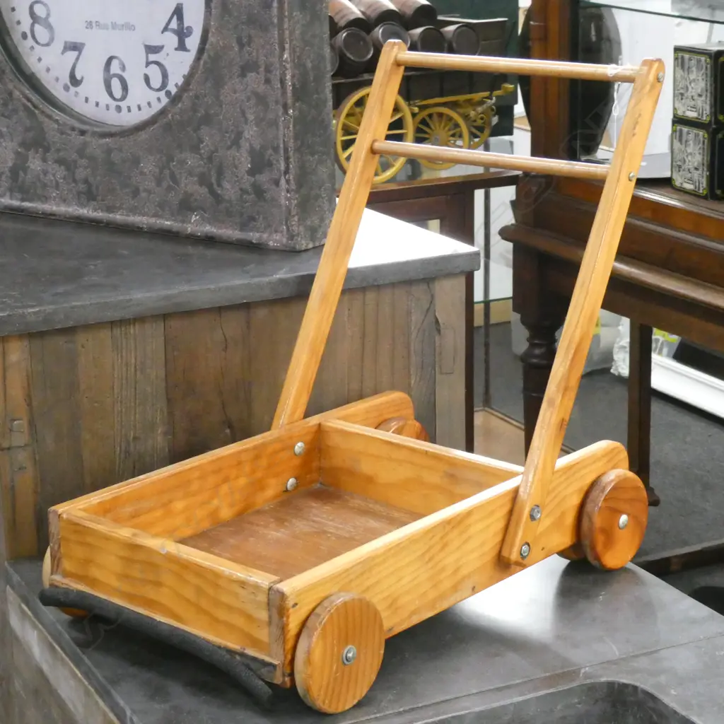 VINTAGE CHILDS WOODEN TROLLEY Image 1++