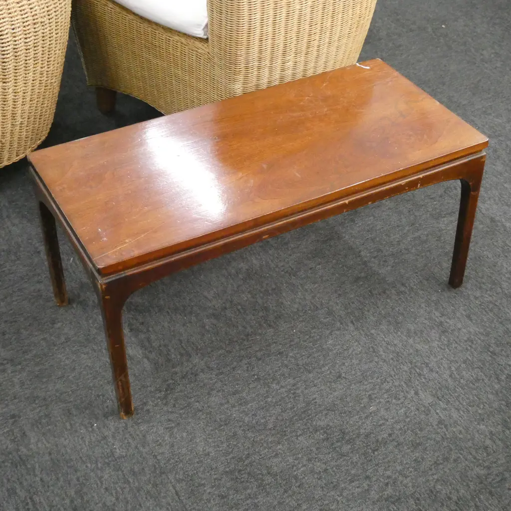MID CENTURY MAHOG COFFEE TABLE - SCRATCHES & WEAR REQ. ATTENTION Image 1++