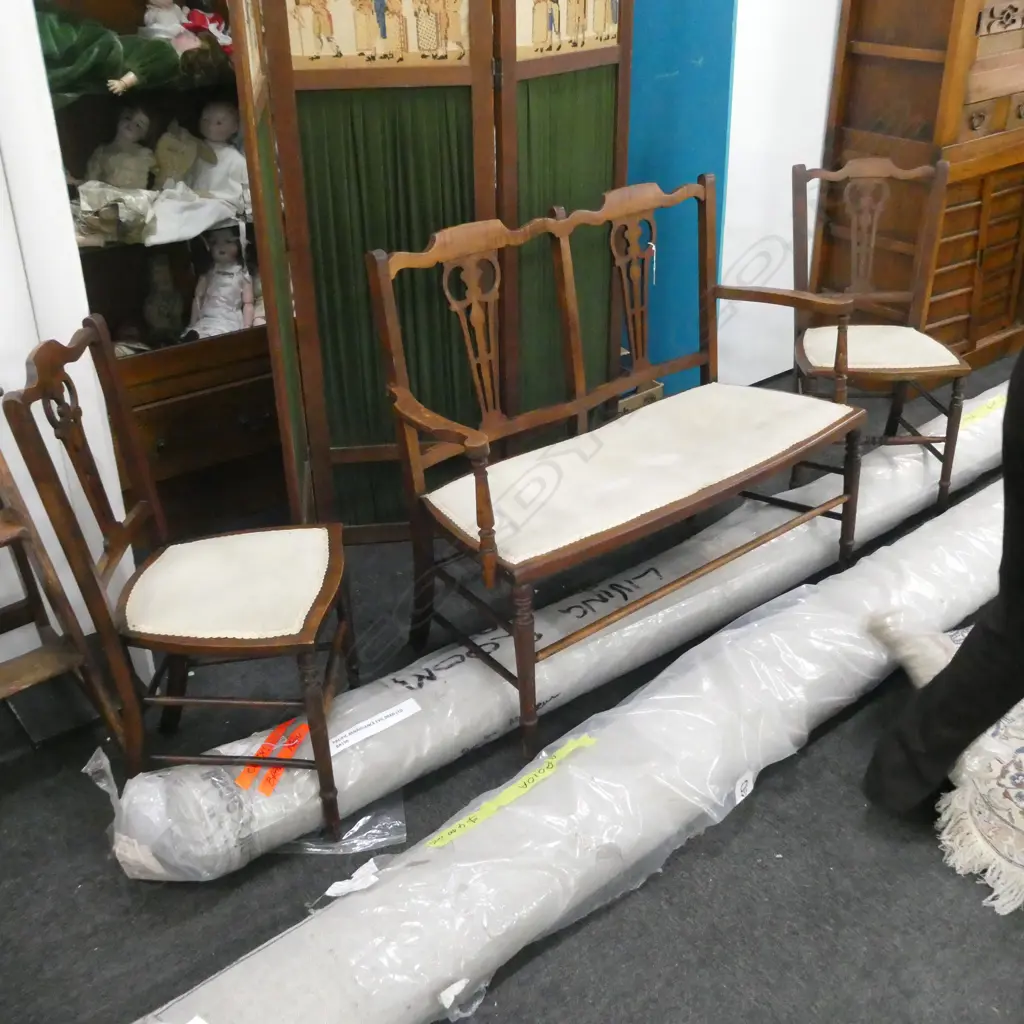 EDWARDIAN SEATEE + 2 MATCHING CHAIRS  Image 1++