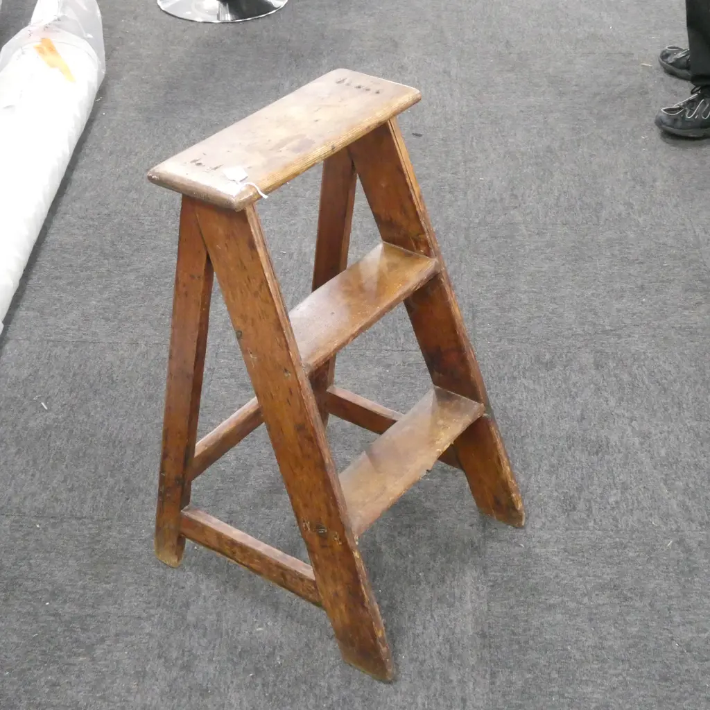 VINTAGE STEP LADDER H.710mm Image 1++