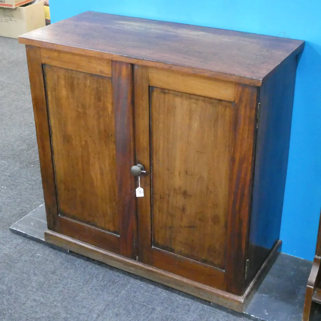 EARLY VICTORIAN MAHOGANY SMALL SIDE CUPBOARD... Image 1++