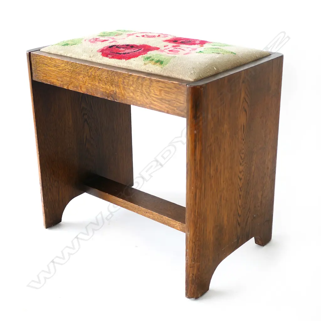 ANTIQUE TAPESTRY SEATED PIANO STOOL, H. 410MM Image 1++