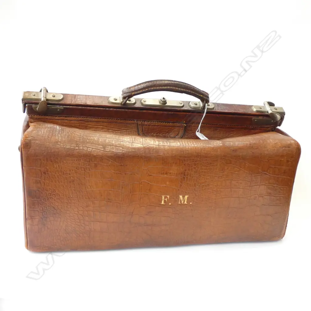 LARGE VINTAGE LEATHER GLADSTONE BAG, L. 510mm Image 1++