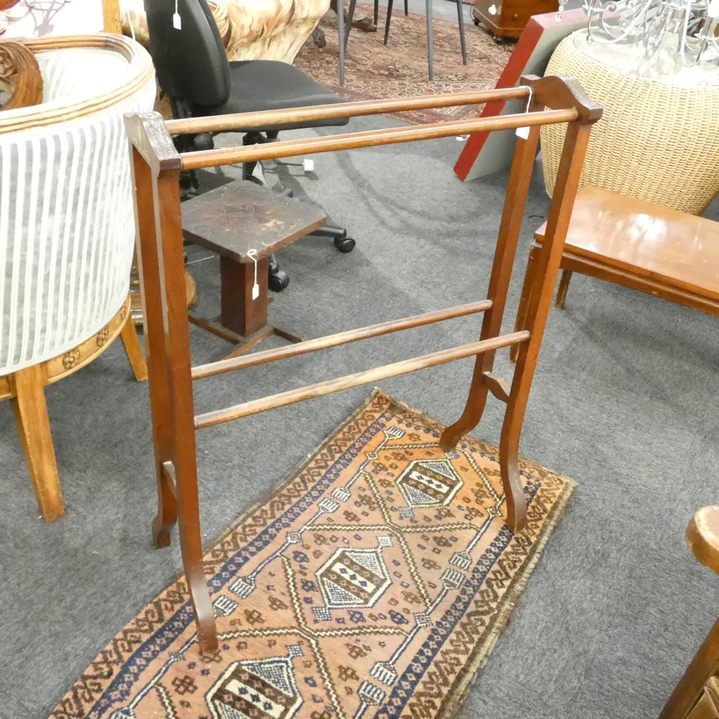 VINTAGE TOWEL RAIL W.710mm H.900mm Image 1++