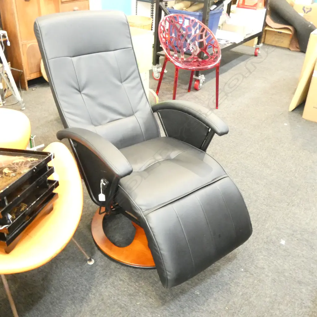 ELECTRIC BLACK VINYL MASSAGE CHAIR  Image 1++