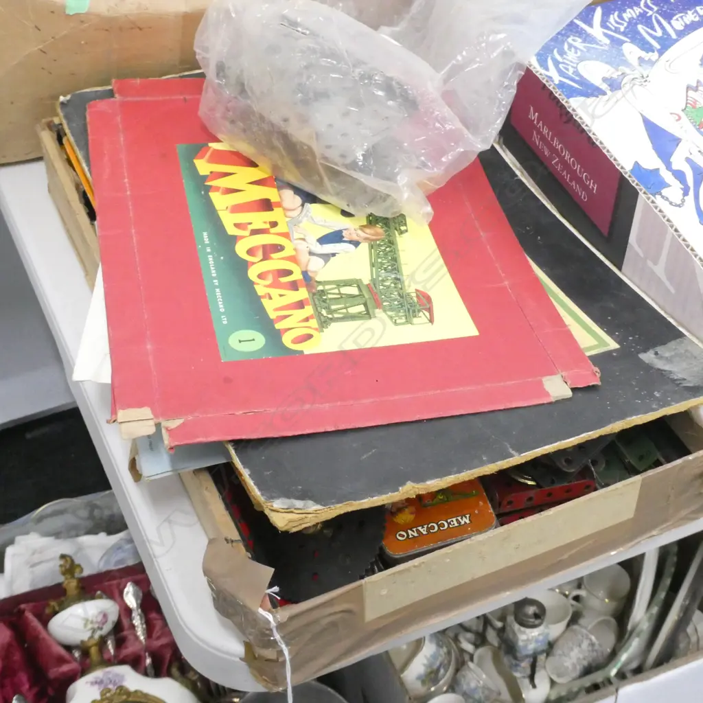 BOX LOT VINTAGE MECCANO  Image 1++