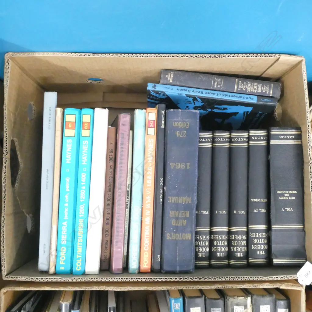 BOX LOT ASST. MOTOR MECH. MANUALS Image 1++