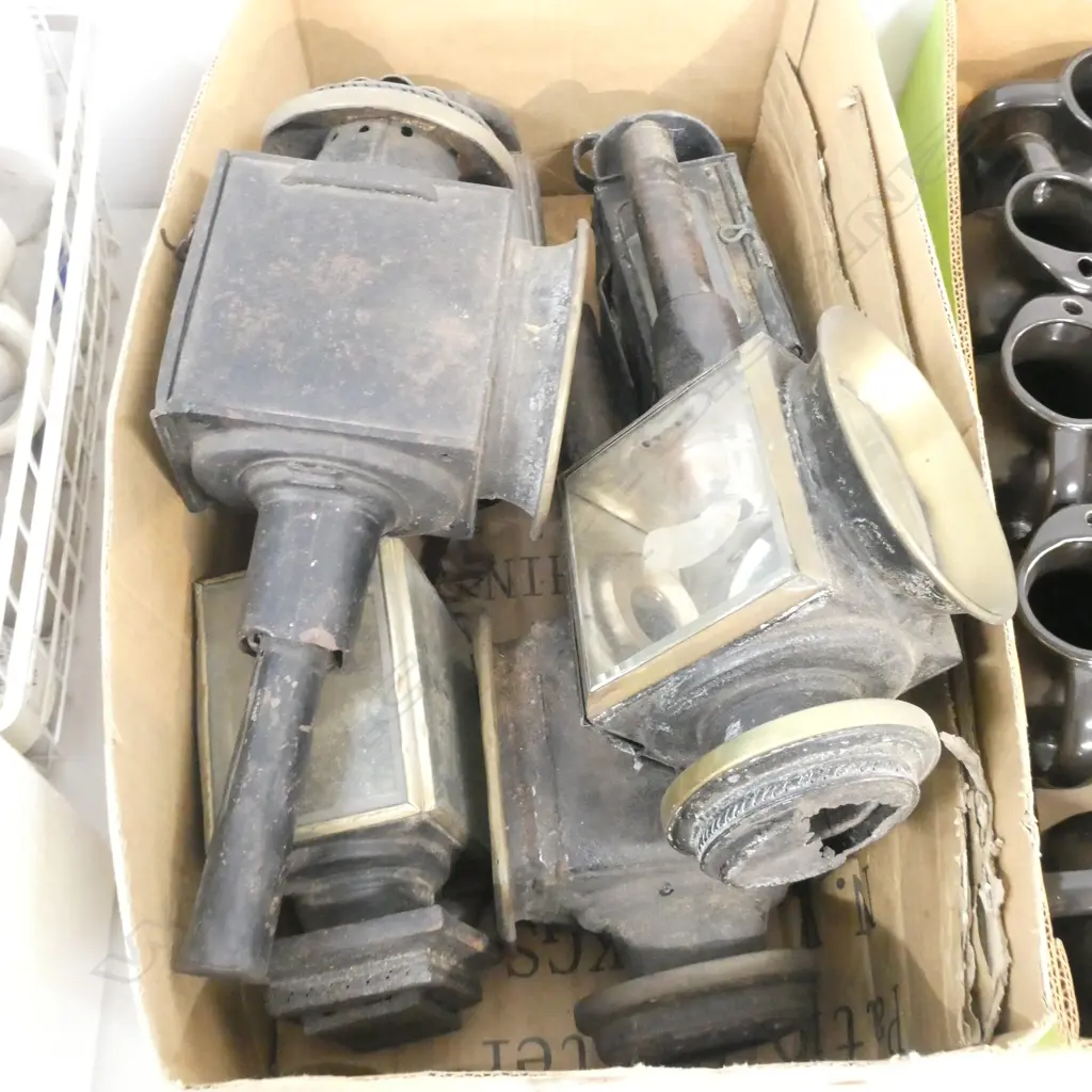 6 ASST CARRIAGE LAMPS Image 1++