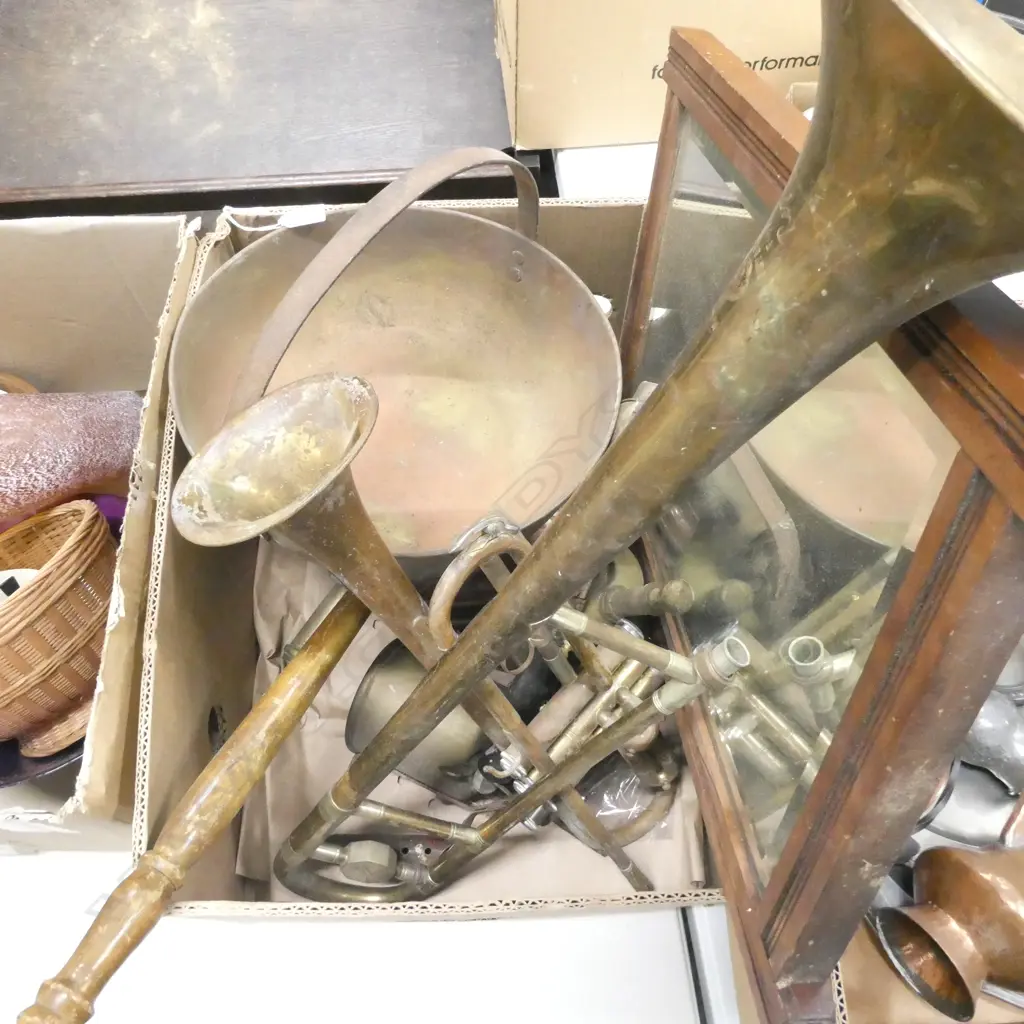 ASST BRASS WARE /INSTRUMENTS /MIRROR ETC Image 1++