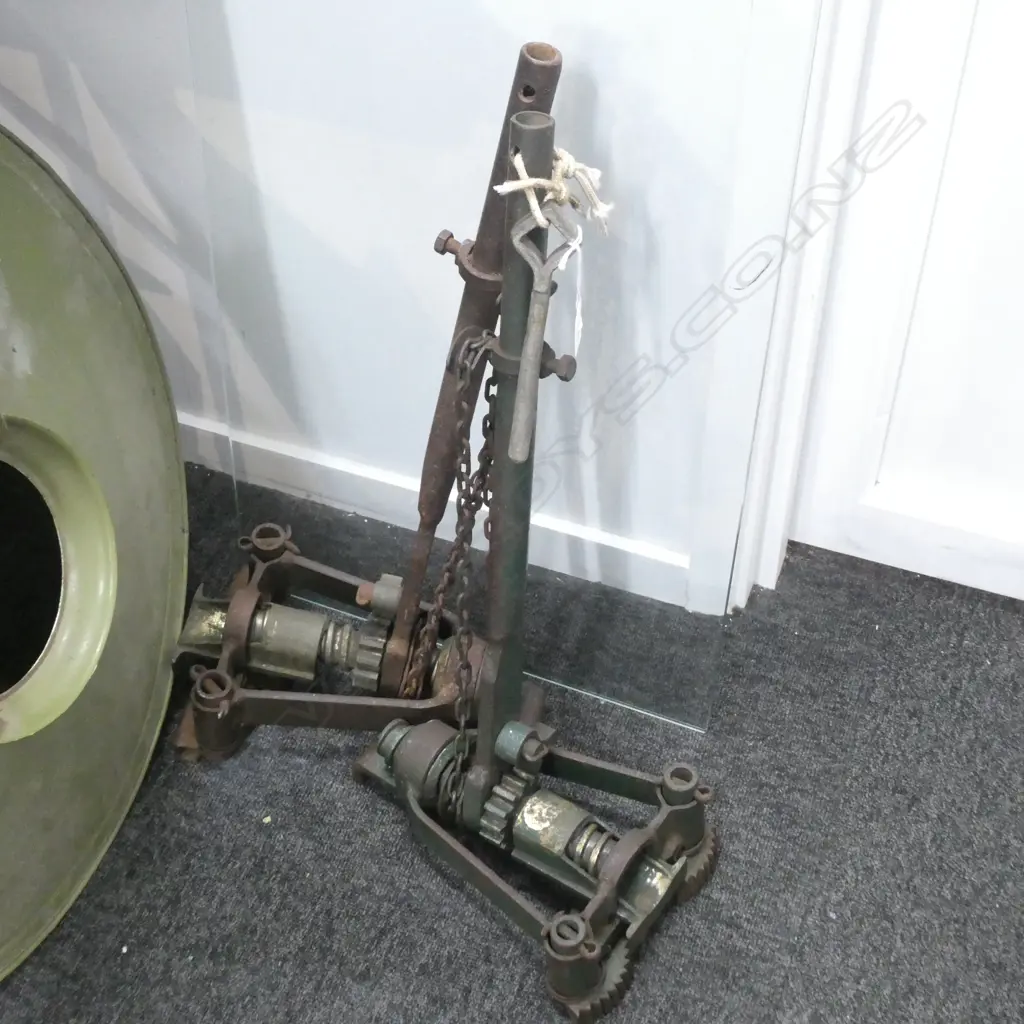VINTAGE FLOOR JACKS Image 1++