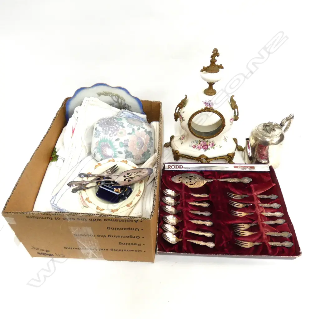 BOX LOT LINENS, ROD CUTLERY, CERAMICS ETC Image 1++