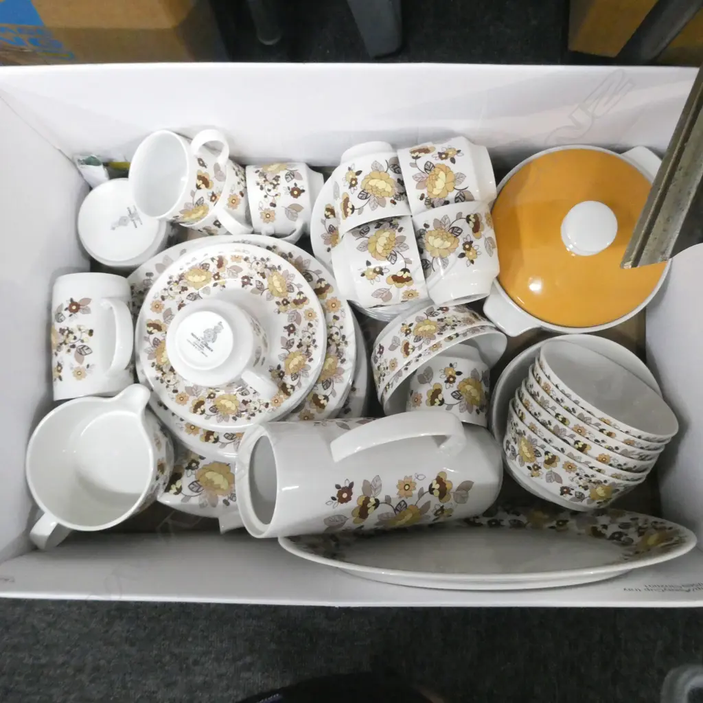 BOX LOT R/DOULTON 'INDIAN SUMMER' DINNER SERVICE Image 1++
