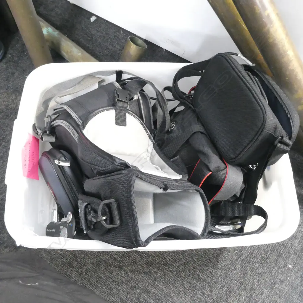 BOX LOT ASST. CAMERAS  Image 1++