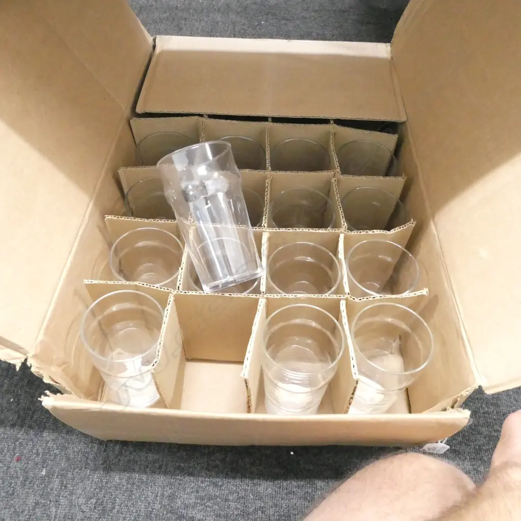 24 PINT BEER GLASSES Image 1++