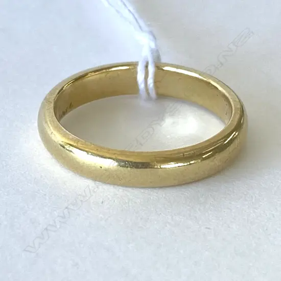 18CT GOLD WEDDER, 3.97GM