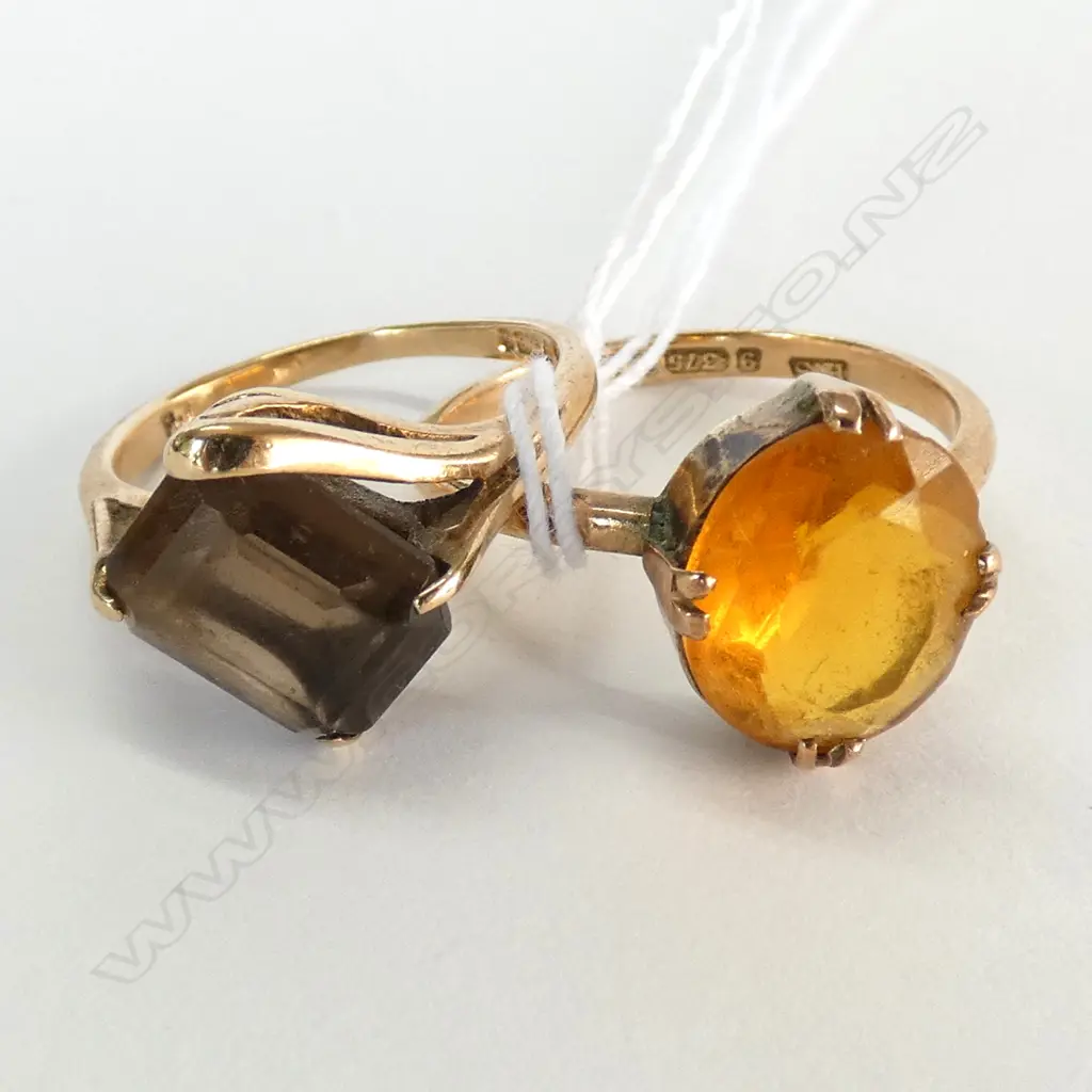2  9ct GOLD YELLOW PASTE AND QUARTZ RINGS TOTAL 5.2gm Image 1++