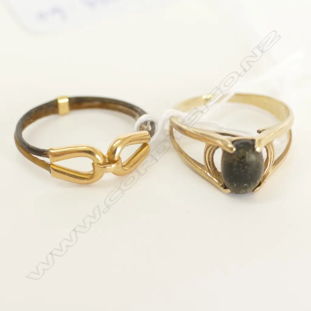 10ct GOLD BROWN STONE RING + 18ct GOLD & ELEPHANT HAIR RING (AF)  Image 1++