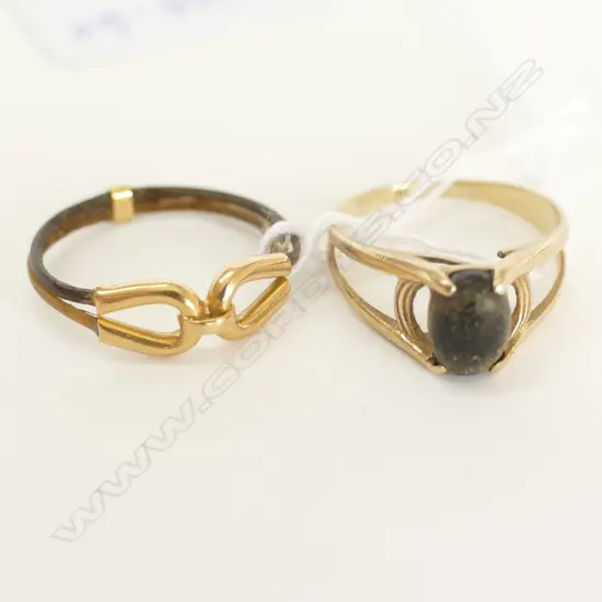 10ct GOLD BROWN STONE RING + 18ct GOLD & ELEPHANT HAIR RING (AF) 