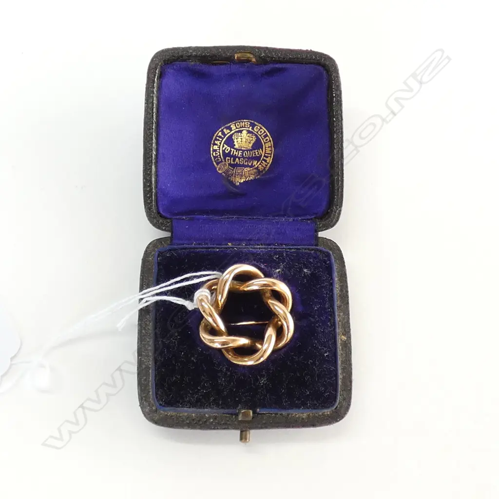 BOXED 9ct GOLD CIRCLET BROOCH IN D.C.RAIT & SONS, GLASGOW MARKED BOX 4.1gm Image 1++