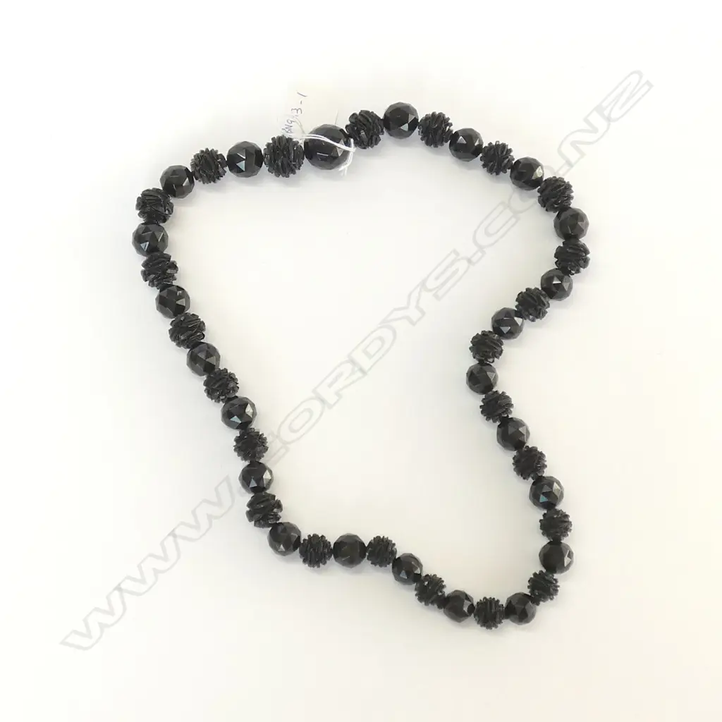 JET ? ? BEAD NECKLACE Image 1++