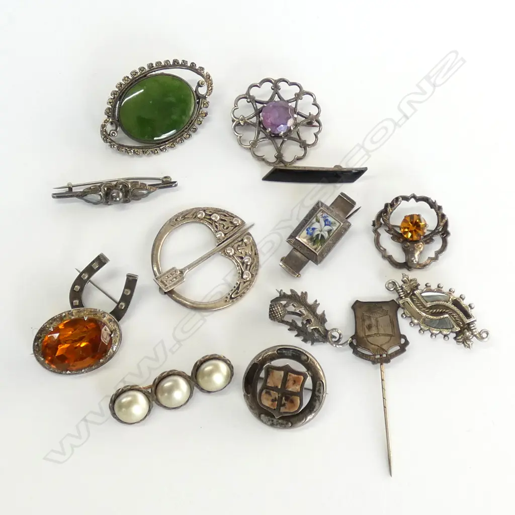 BAG OF SILVER BROOCHES Image 1++