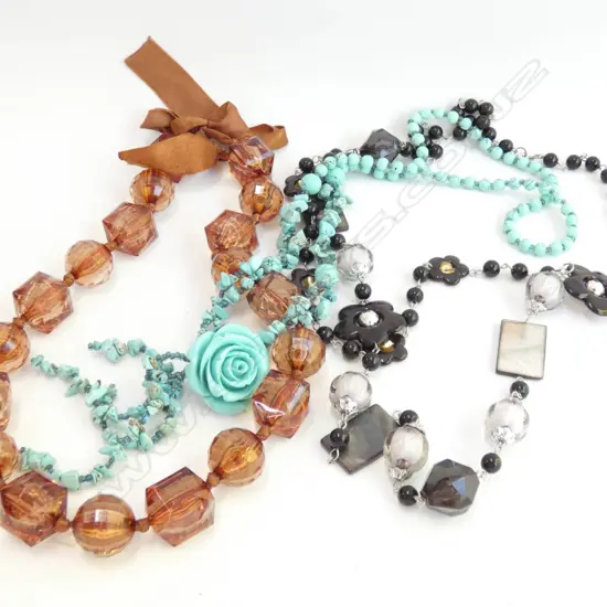 3 COSTUME JEWELLERY NECKLACES