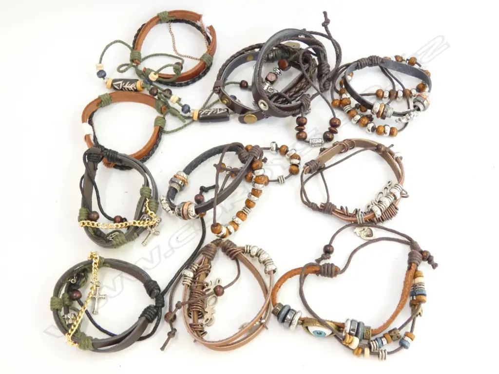 BAG OF LEATHER BRACELETS COSTUME JEWELLERY Image 1++