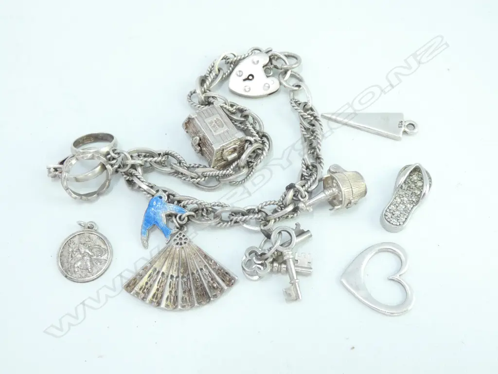 STG SILVER BRACELET + 4 CHARMS Image 1++