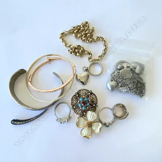 LOT ASST OF COSTUME JEWELLERY