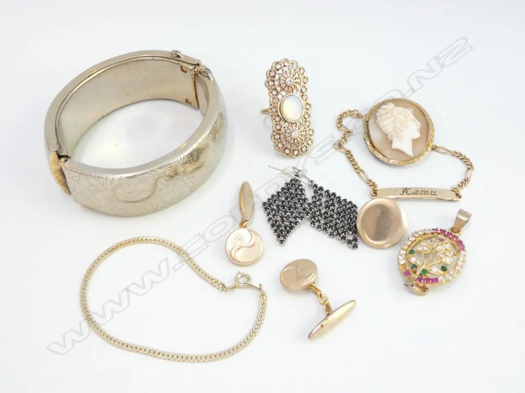 ASST LOT JEWELLERY/CAMEO ETC  Image 1++