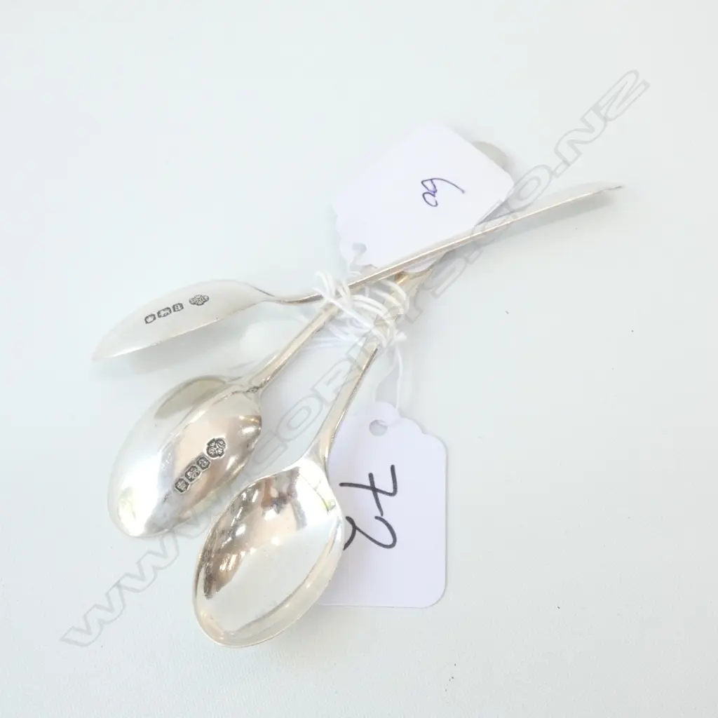 THREE BOTTOM MARKED SILVER COFFEE SPOONS, SHEFFIELD 1918, WILLIAM HUTTON & SONS 33 GRAMS Image 1++