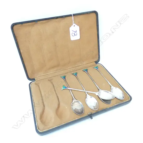 5 STG SILVER SPOONS IN CASE; BIRMINGHAM 1909 52 GRAMS