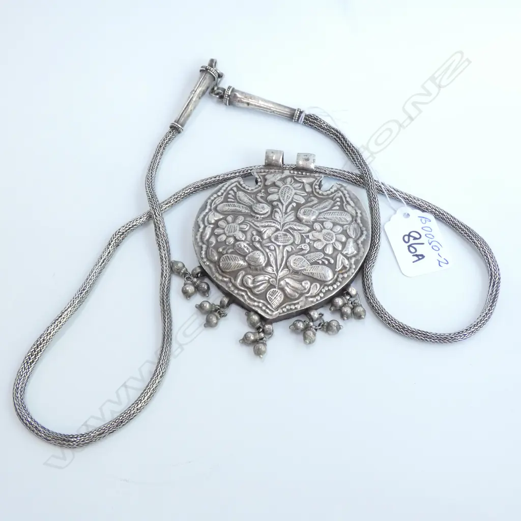 VINTAGE INDIAN SILVER NECKLACE THE LGE PENDANT... Image 1++