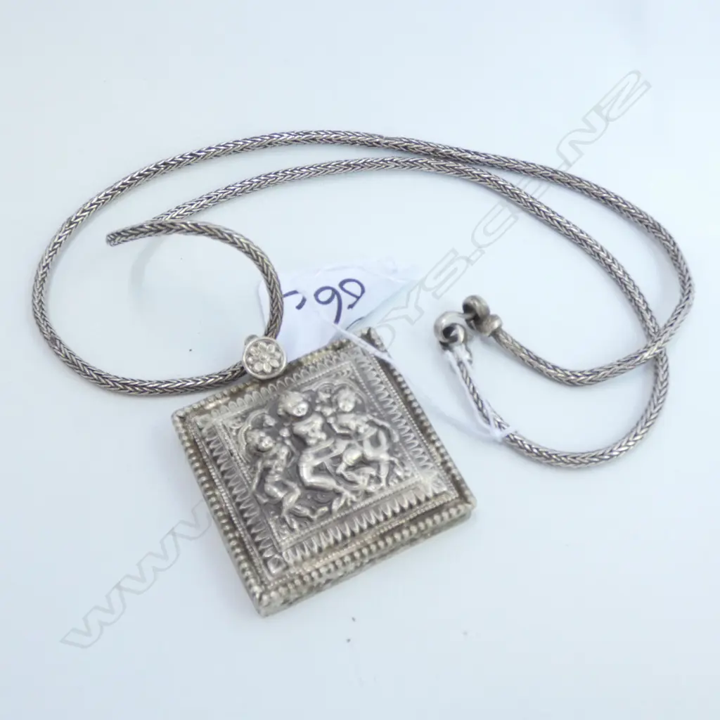 VINTAGE INDIAN SILVER NECKLACE THE TABLET PENDANT... Image 1++