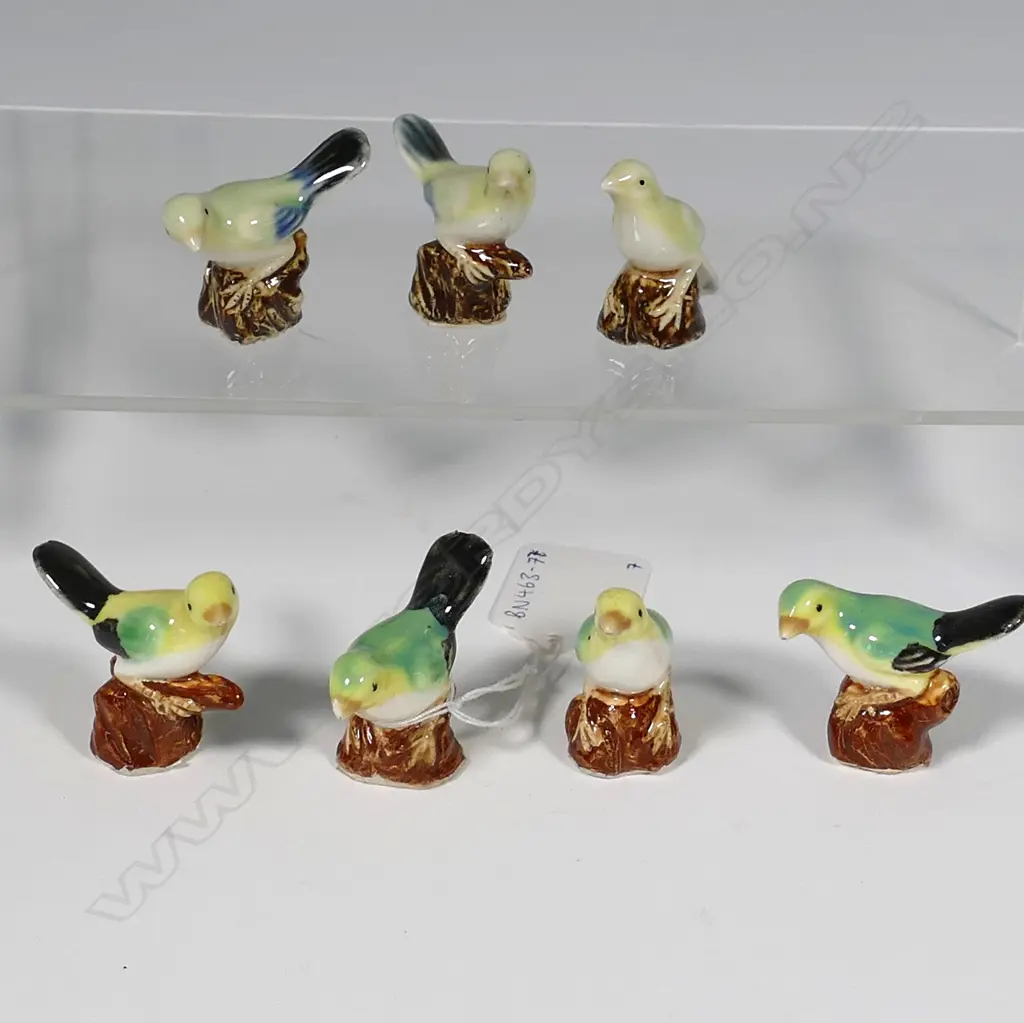 SEVEN CHINA BIRDS, "B1053 5/8" ON BASE, AVERAGE H.34MM AF Image 1++