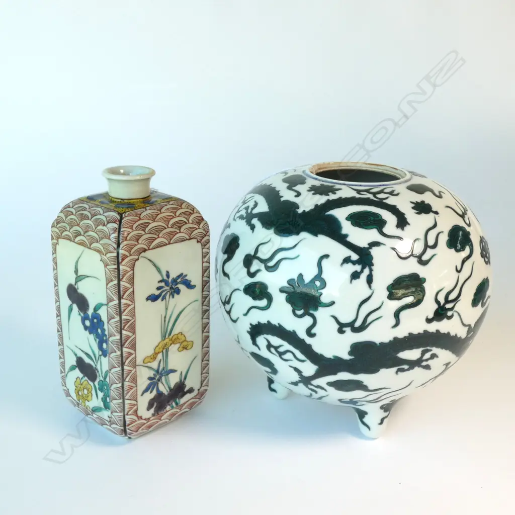 2 JAPANESE VASES Image 1++