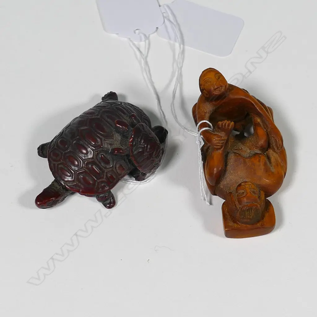 WOODEN MINIATURE EROTICA L.60MM + RESIN TURTLE Image 1++